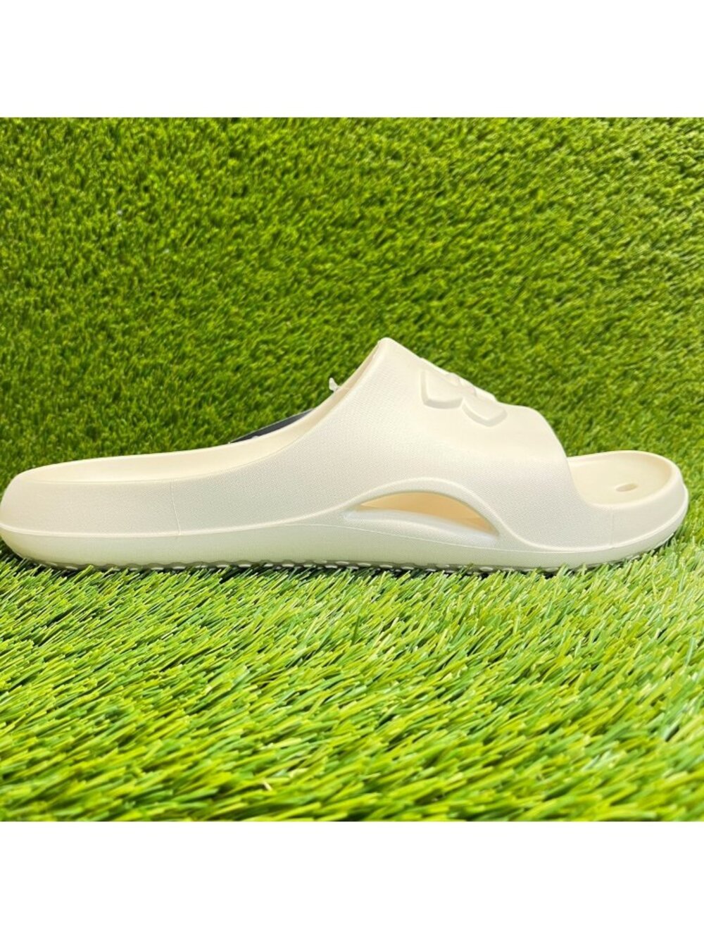Under Armour Locker V Mens Size 14 Cream Beach Walking Outdoor Slide Sandals